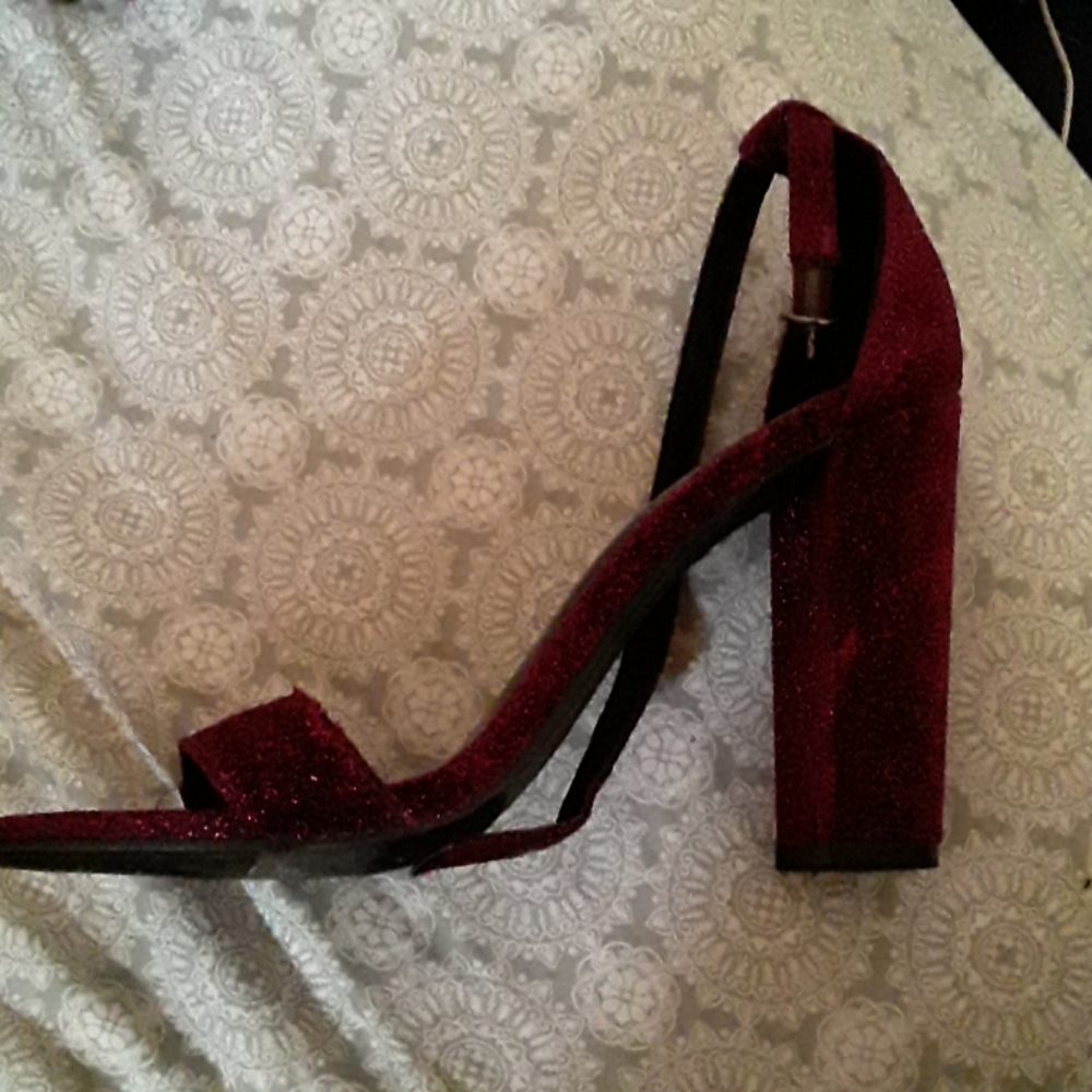 Heels - Picture 2 of 2